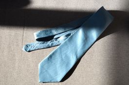 Belle cravate en soie sauvage bleue