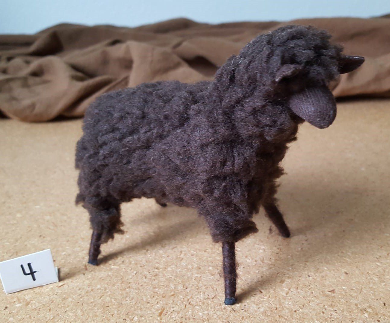 Figuren: Schwarzenberger Krippenfiguren Schaf dunkelbraun N4 – Neu (gemäss Beschreibung) aus Abtwil SG von Roebi250
