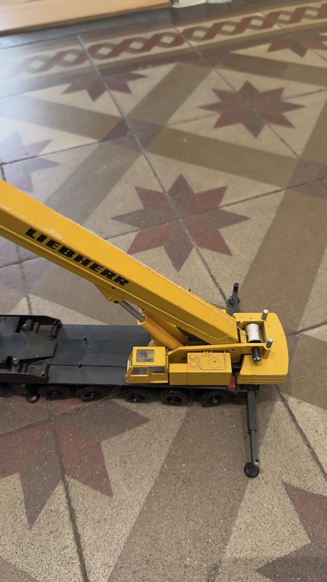 Giocattoli: Kranwagen Liebherr gelb gebraucht – Usato da Bern venduto da MarieBrocante 2