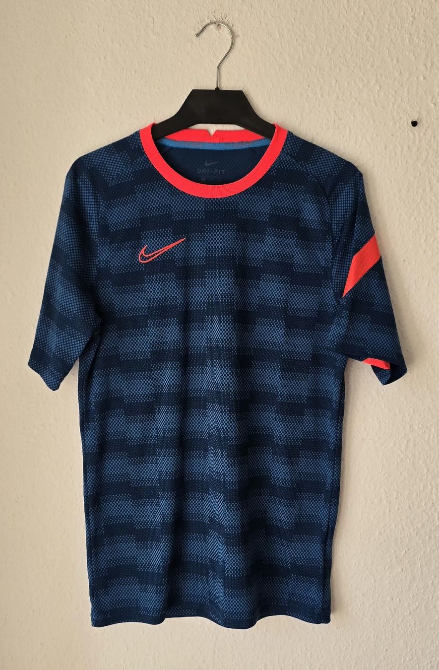 Nike T-shirts: T-shirt Nike Dri-FIT - Taille S – D'occasion à Genève par MariaS2 1