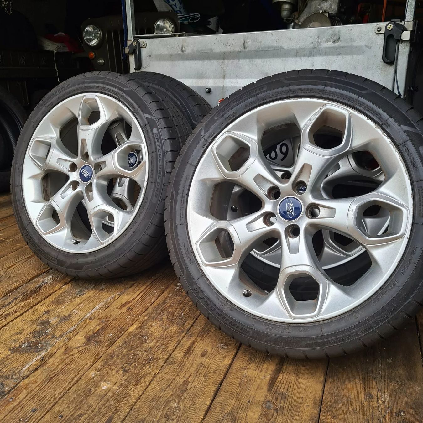 Ford Pneumatici & Ruote complete: Komplett - Räder Ford KUGA – Usato da Altdorf UR venduto da Volvo1992