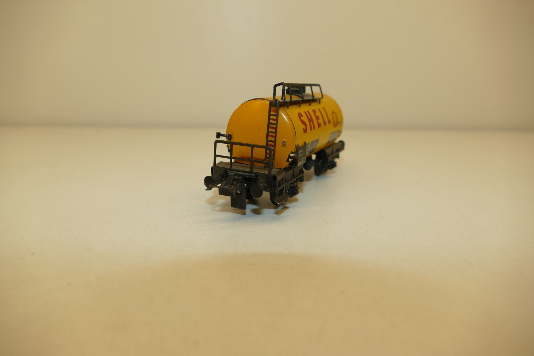 Trix Modellini di ferrovie: Trix Express H0: DB Kesselwagen Shell – Usato da Niederhasli venduto da rail-duerst 1