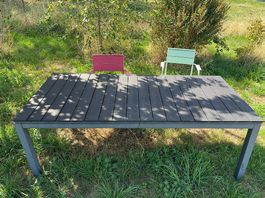 Table de jardin solide et de qualité