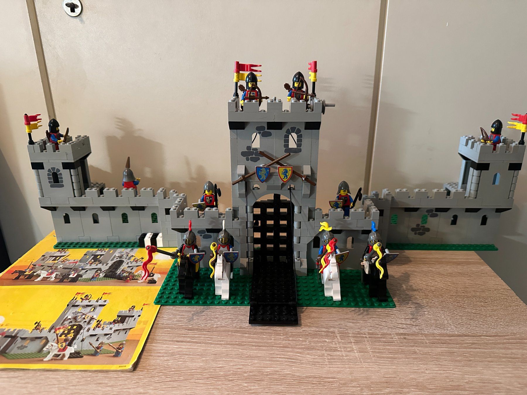 Lego Kit di costruzioni: LEGO Ritter 6080 King's Castle – Usato da Basel venduto da Don-Angel 1