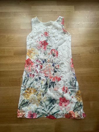 Geblümtes Leinenkleid