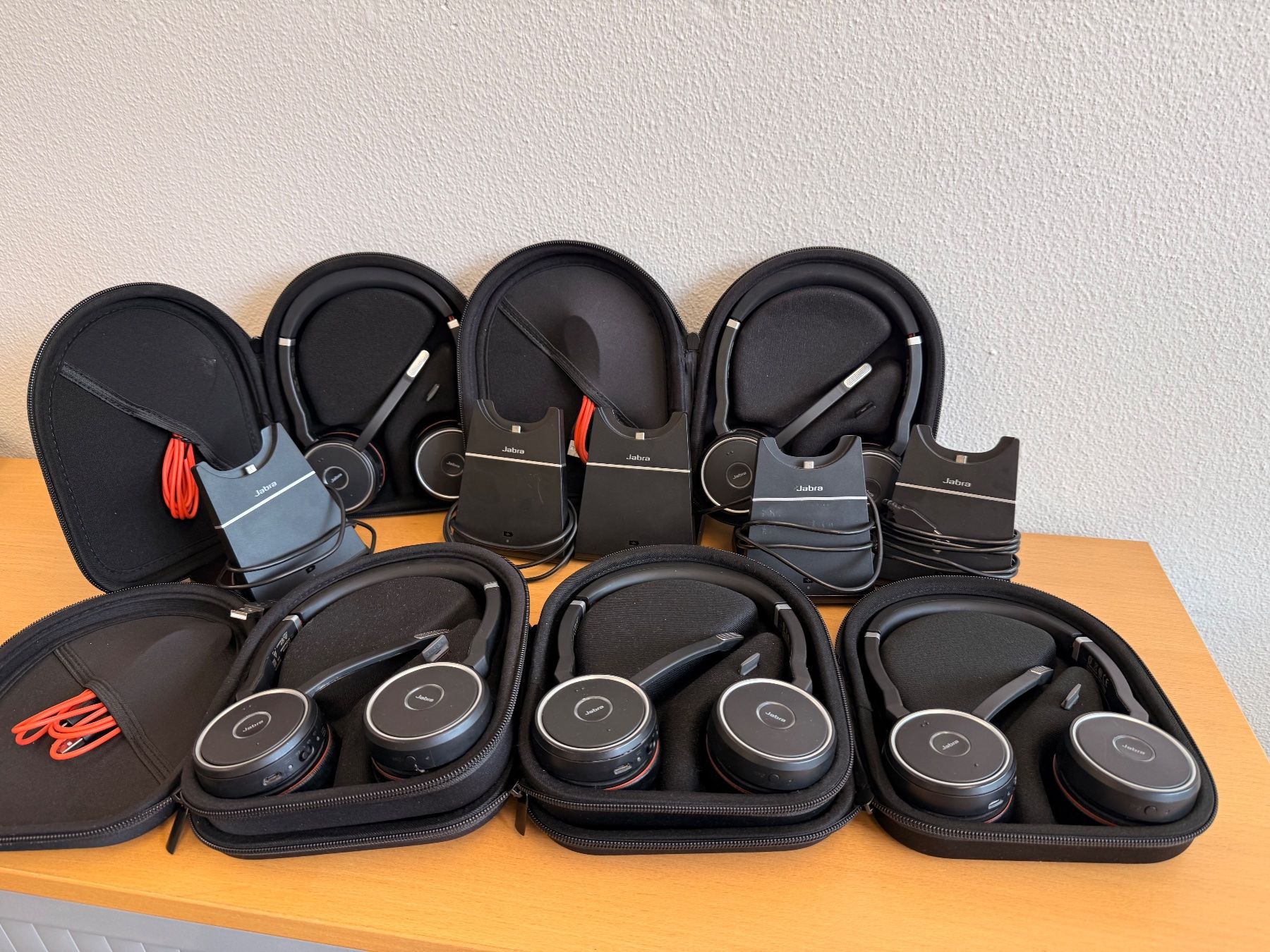 Jabra Cuffie: Jabra Evolve 75 UC Stereo Headset mit Ladestation – Usato da St. Gallen venduto da FILTROX-IT