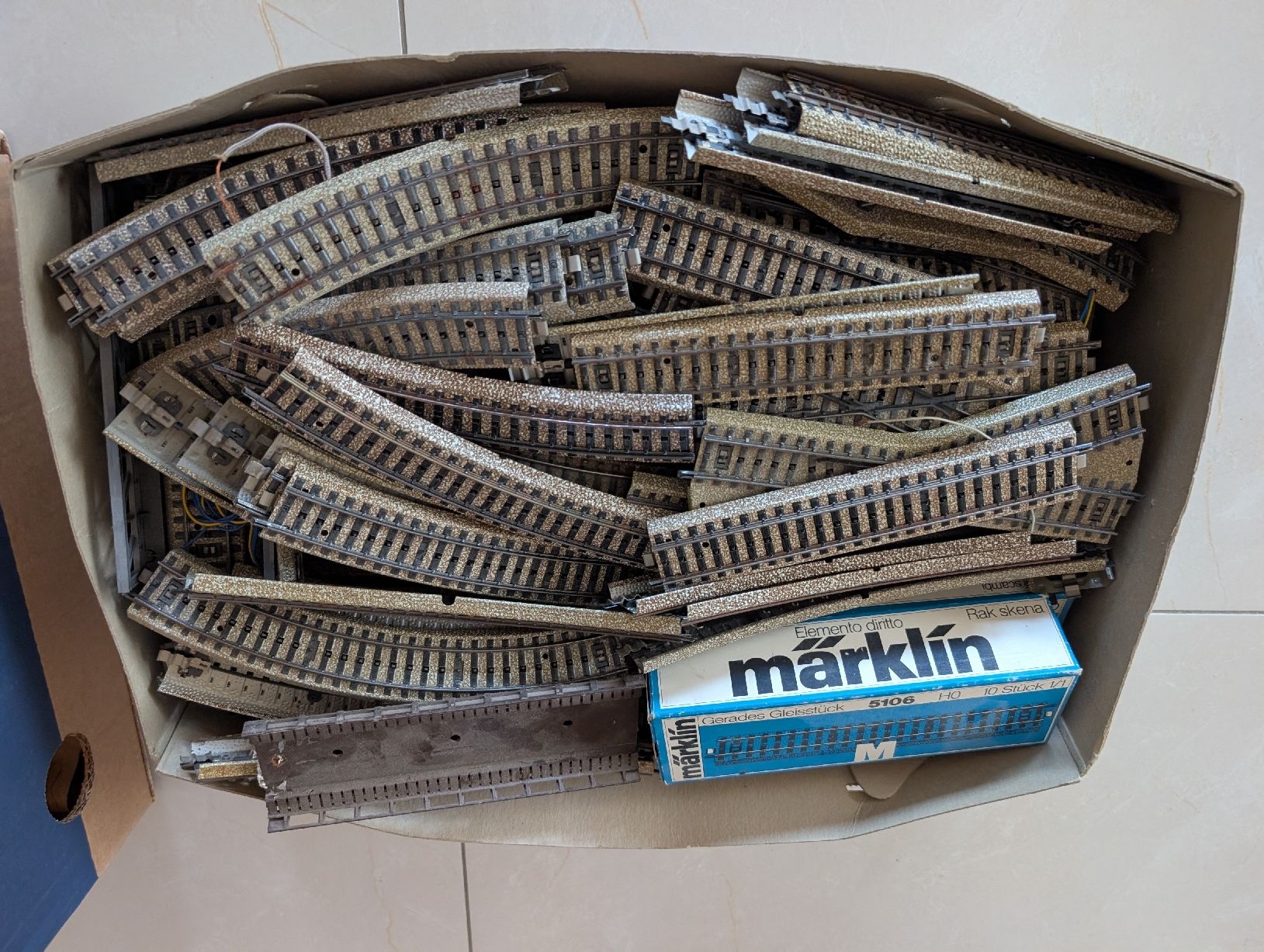 Märklin Modellini di ferrovie: Märklin Gleise HO Metall – Difettoso da Pfäffikon Sz venduto da ro_mu