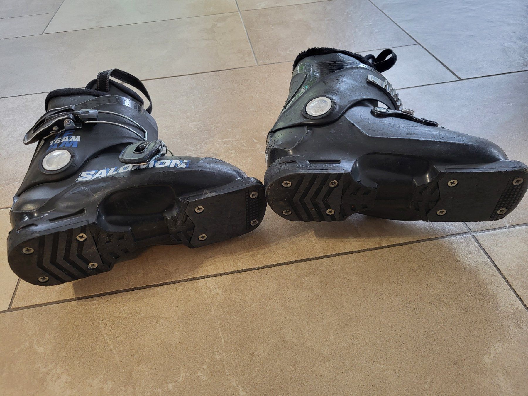 Salomon Scarpe per ragazzi: Chaussures de ski 19.5 – Usato da Gampelen venduto da cli_2thg 1