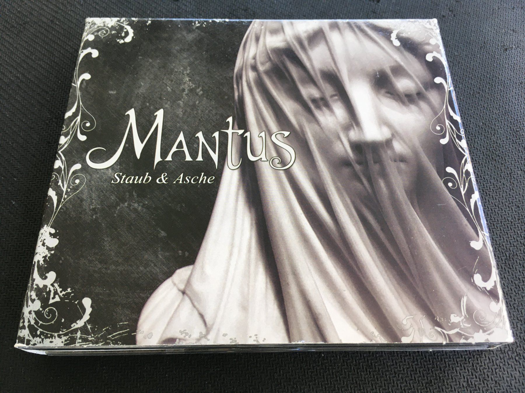 CDs: Mantus - Staub & Asche -CD- 2cd – Gebraucht aus St.Gallen von MedienJoe