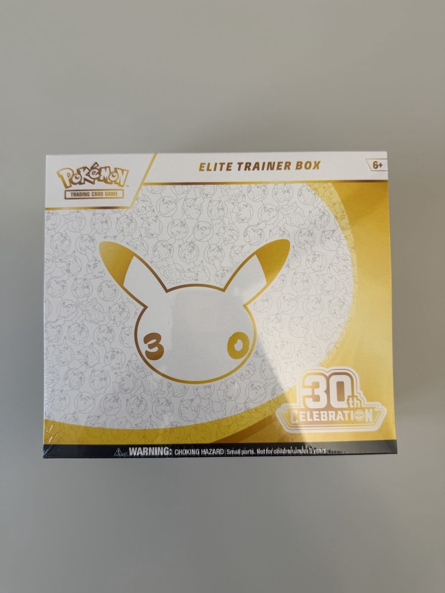 Pokémon Carte collezionabili: Pokemon 30th Celebration ETB - ENG – Nuovo e nell'imballaggio originale da Monte Carasso venduto da SMKT
