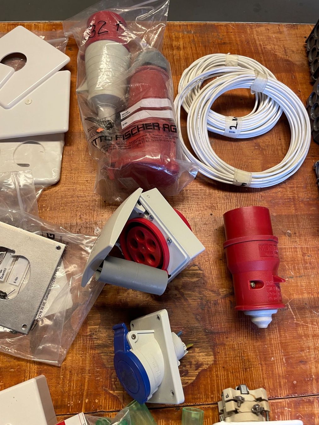 Stecker: Verschiedene Elektriker-Bauteile, Ab Fr. 1.-- – Gebraucht aus Rafz von stg101 8