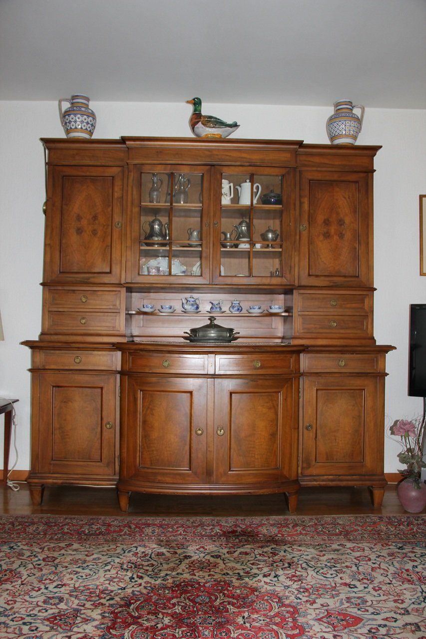 Credenze: Antikes Buffet aus Nussbaum 1920 – Usato da Thun venduto da Unitho