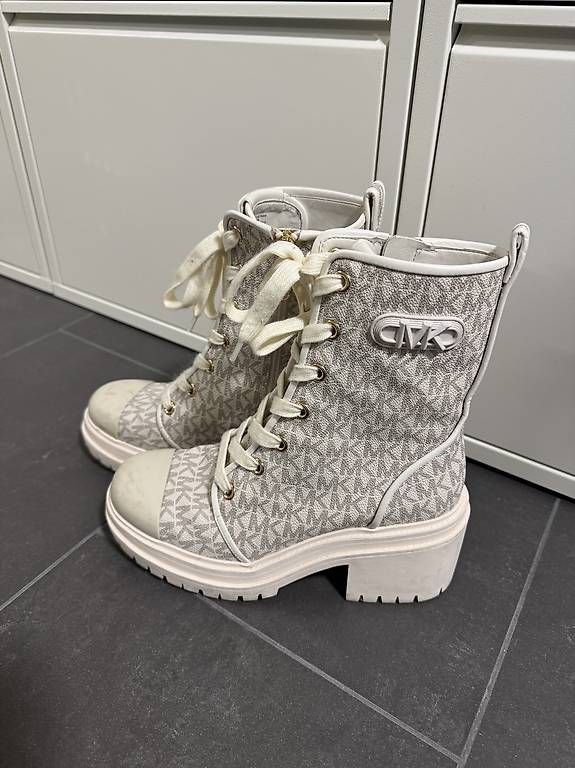 Michael Kors Damenschuhe: Michael Kors Boots vanilla Gr. 38.5 – Gebraucht aus Frutigen von sal_9lqd