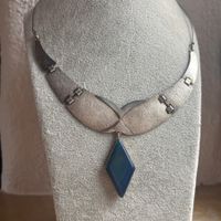 HALSSCHMUCK BLUE RAUTE, matt  ( Vintage Schmuckstück)
