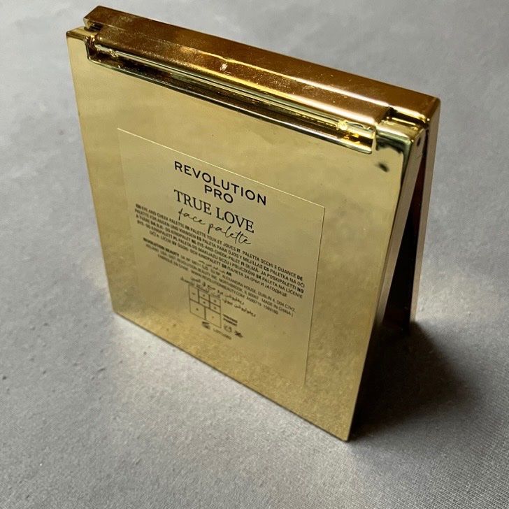 Make-up: REVOLUTION PRO TRUE LOVE FACE PALETTE – Usato da Grabs venduto da apr9k 3