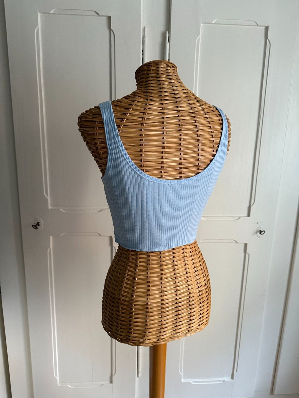 Top: Cropped Top hellblau mit Kirsche XS – Usato da Zürich venduto da Diazaio 2