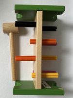Holz-Kugelbahn mit Hammer