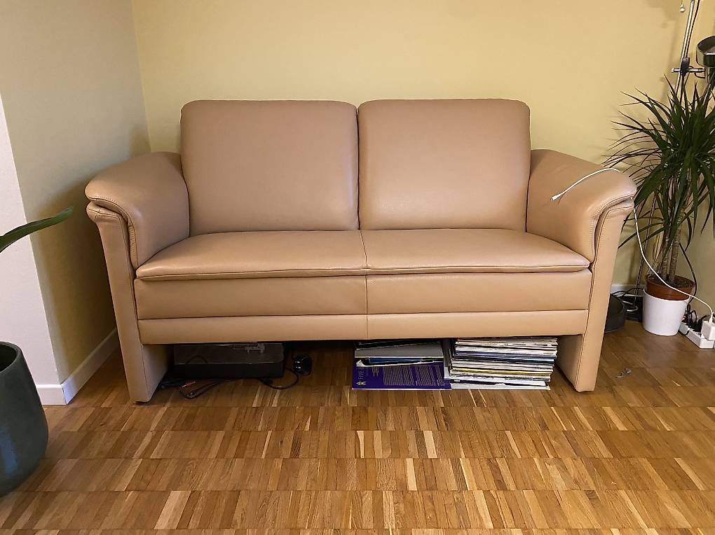 Sofas: Gut erhaltenes Ledersofa – D'occasion à Schaffhausen par flitzboge