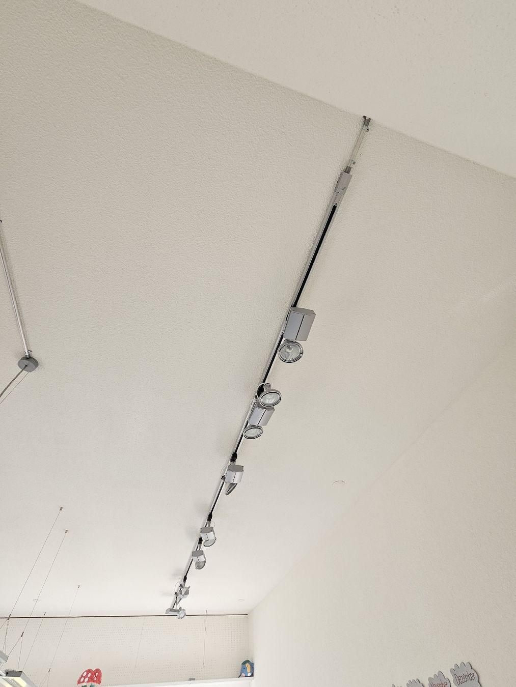 Lampadari & plafoniere: Deckenstrahler Schienensystem 6 Spots silber gebraucht – Nuovo (secondo la descrizione) da Oetwil am See venduto da akkawi
