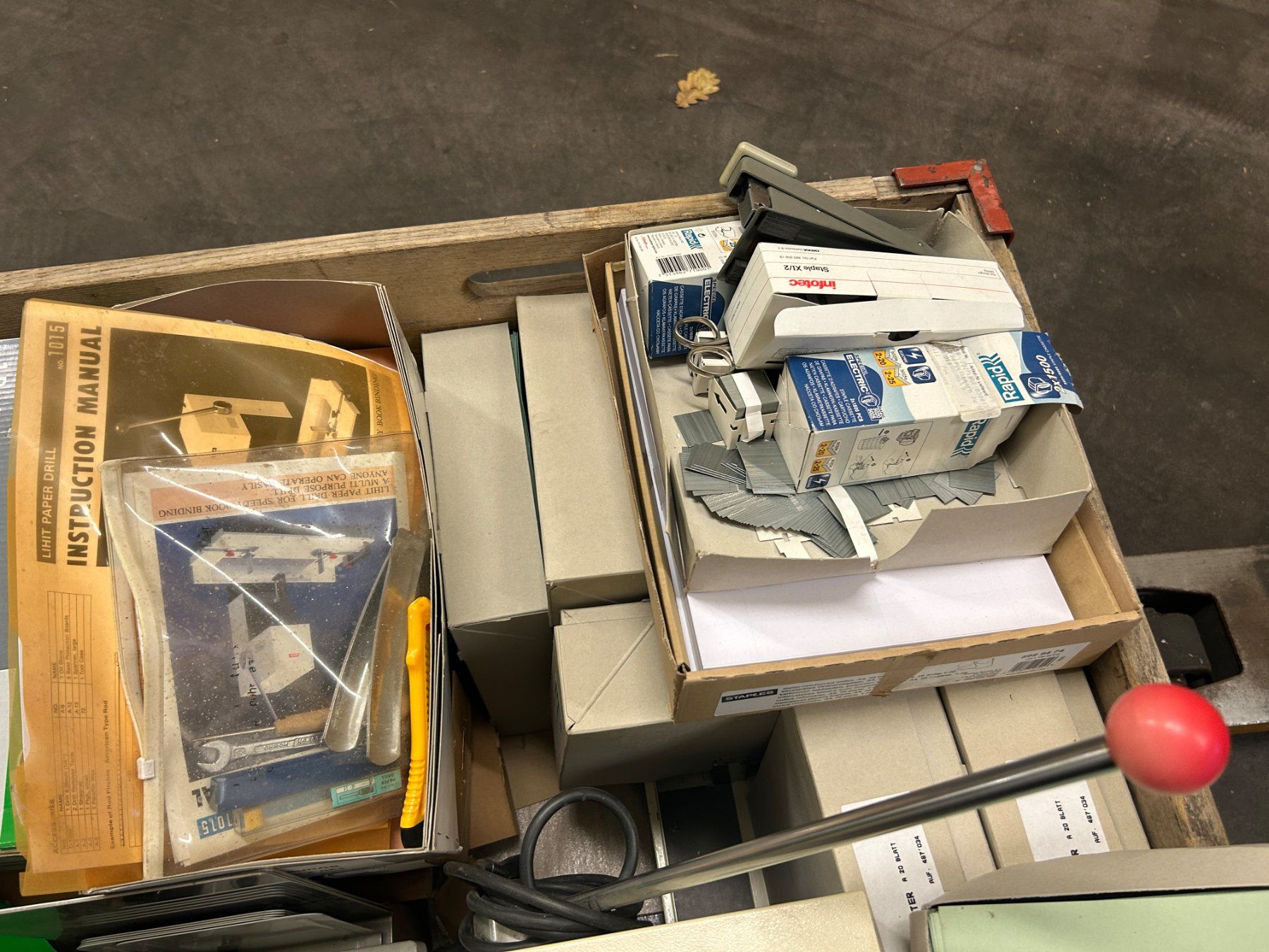 Ordner: Posten Büromaterial – Gebraucht aus Zofingen von Maschinenfabrik 1