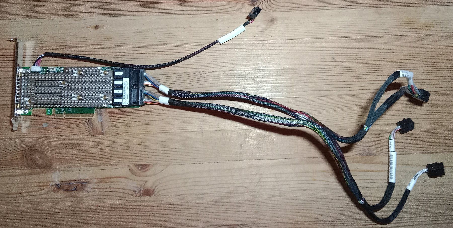 Lenovo Server: Lenovo 930-16i Raid Controller+Câbles et deux cartes HDD/SSD – Usato da Bern venduto da Dedonegro 2
