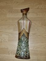 Hohe antik aussehende Vase