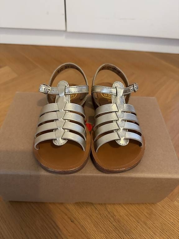 Scarpe per ragazze: Pom dApi Paris Ledersandalen Gold Gr. 27 – Usato da Zürich venduto da JumaRiku