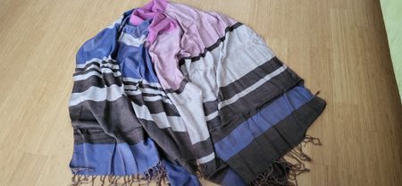Weicher Schal Foulard lila blau braun Fransen