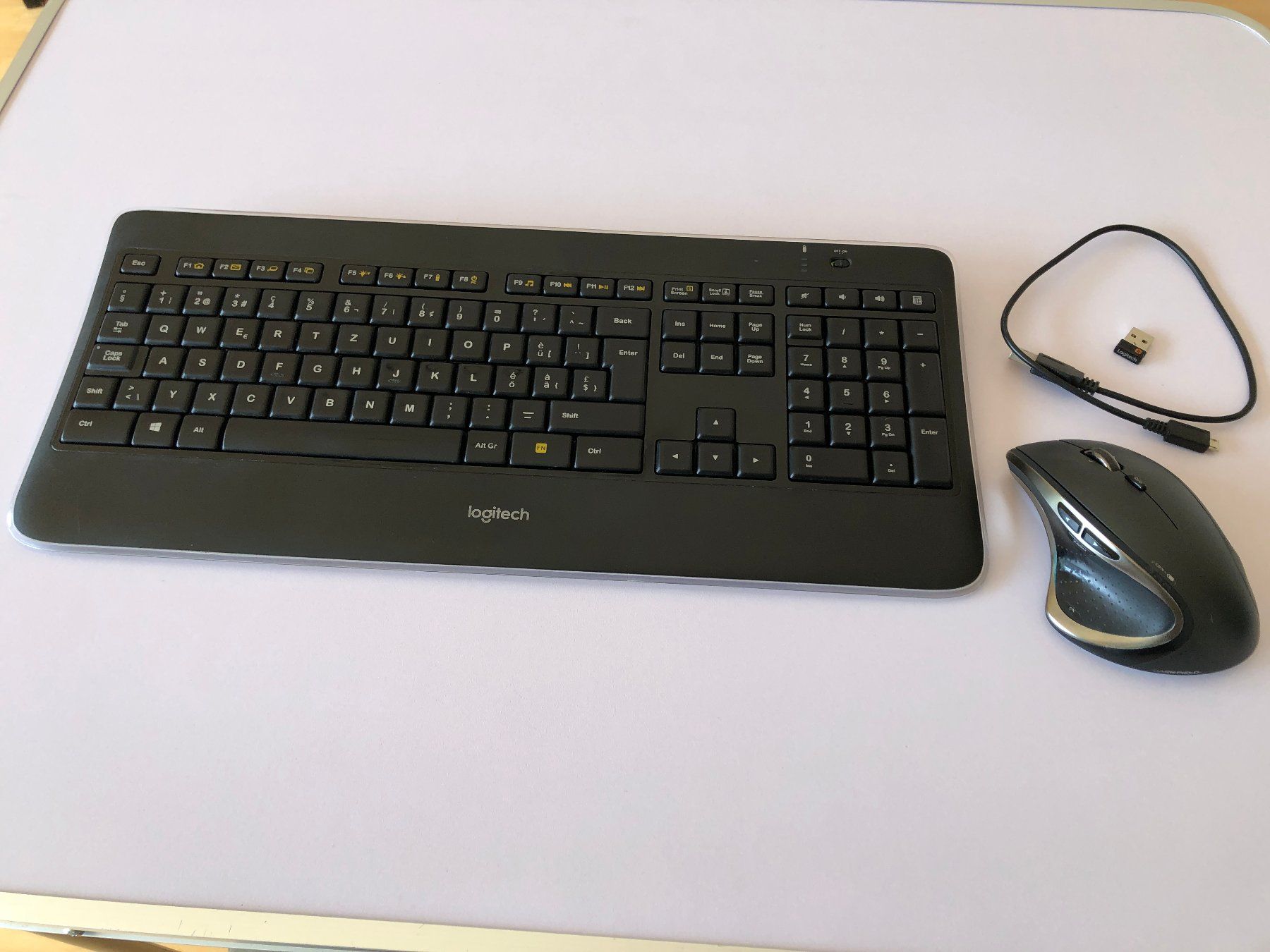 Logitech Tastiere: LOGITECH Wireless Illuminated Keyboard K800 + Performance MX – Usato da Frauenfeld venduto da -blubber-