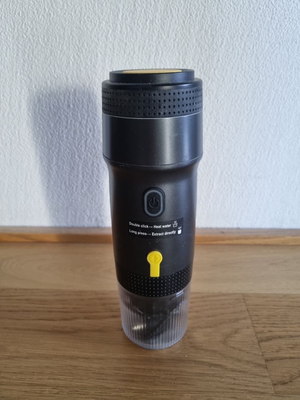 Kaffeemaschinen & Espressomaschinen: Tragbare Espressomaschine schwarz mit USB-Kabel gebraucht – Gebraucht aus Bonaduz von saga03
