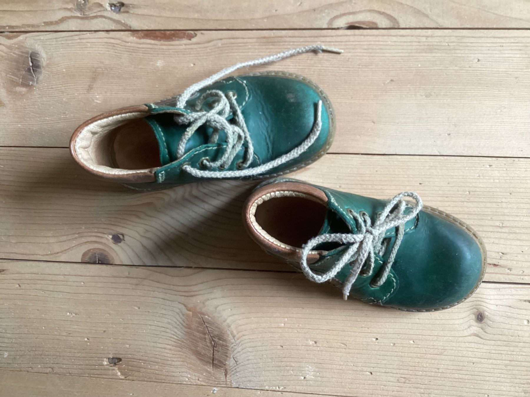 Superfit Scarpe per ragazzi: Coole grüne Leder-Kinderschuhe Gr. 21 – Usato da Muttenz venduto da bar_ws7n