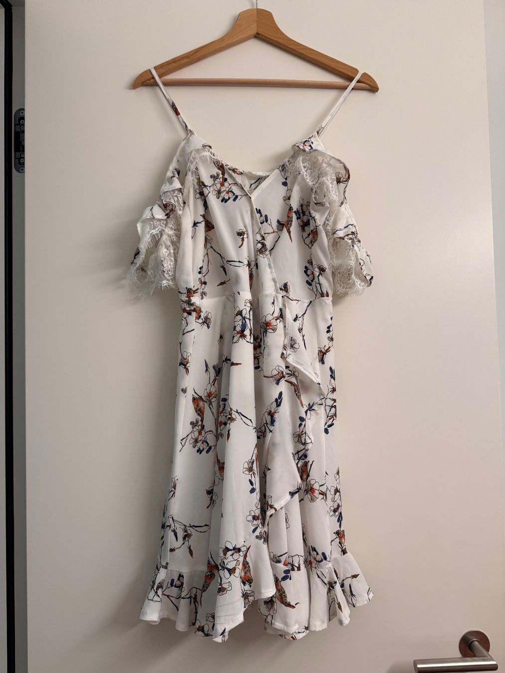 Kleider: Sommerkleid Blumenmuster mit Spitzenbesatz Grösse S – Gebraucht aus Dietikon von dia_bkv5