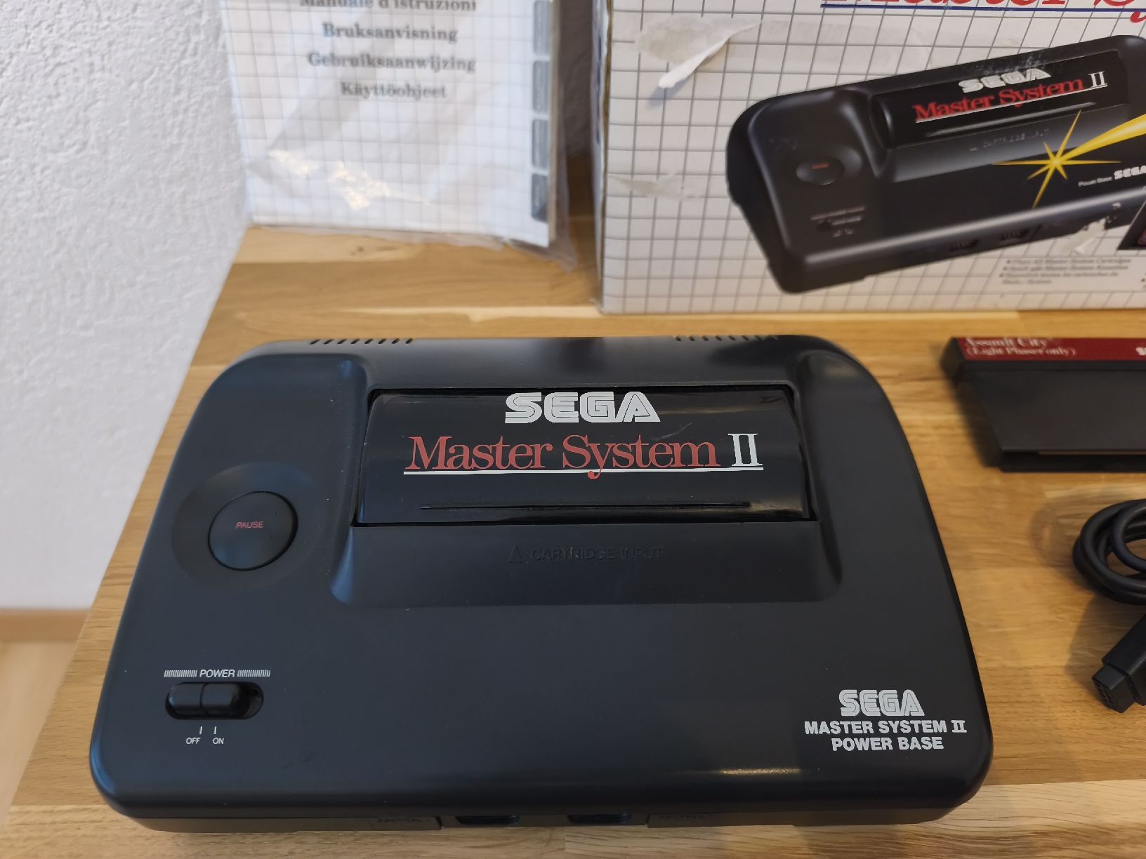 Sega Konsolen: SEGA Master System II avec boîte  – Defekt aus Conthey von Th3gr4yf0x 1