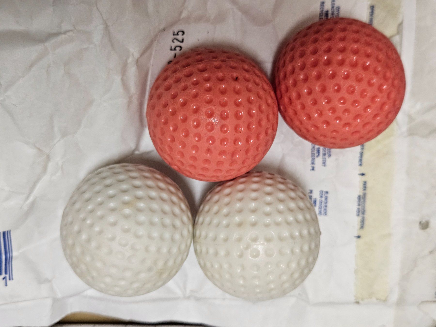 Bälle: 4x Minigolf-Bälle 4er Set MiniGolfBälle + Schreibblock Neu – Neu und originalverpackt aus Kloten von Euroasia 2