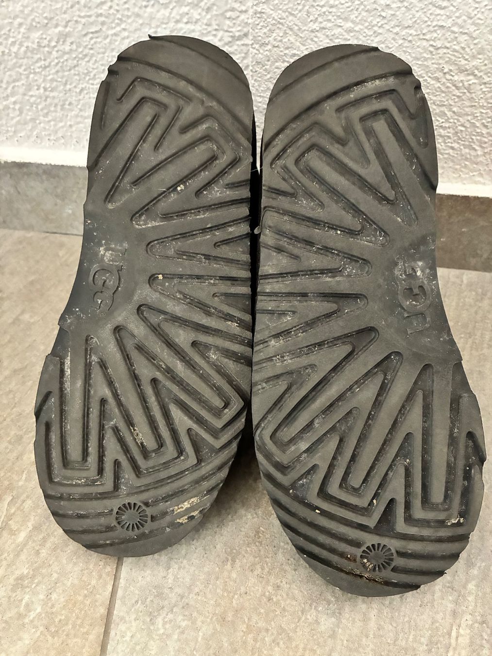 Ugg Scarpe da uomo: UGG Boots Gr. 34 schwarz – Usato da Baden venduto da usewhatyouhave 3