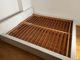 Massivholz Bett mit Lattenrost, 180x200 cm