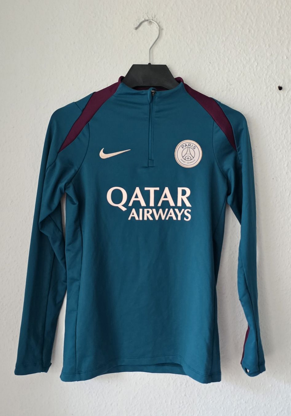 Nike Scarpe, pantaloni & magliette da ginnastica: Sweatshirt Nike PSG 24/25 taille 158 – Usato da Genève venduto da MariaS2 1