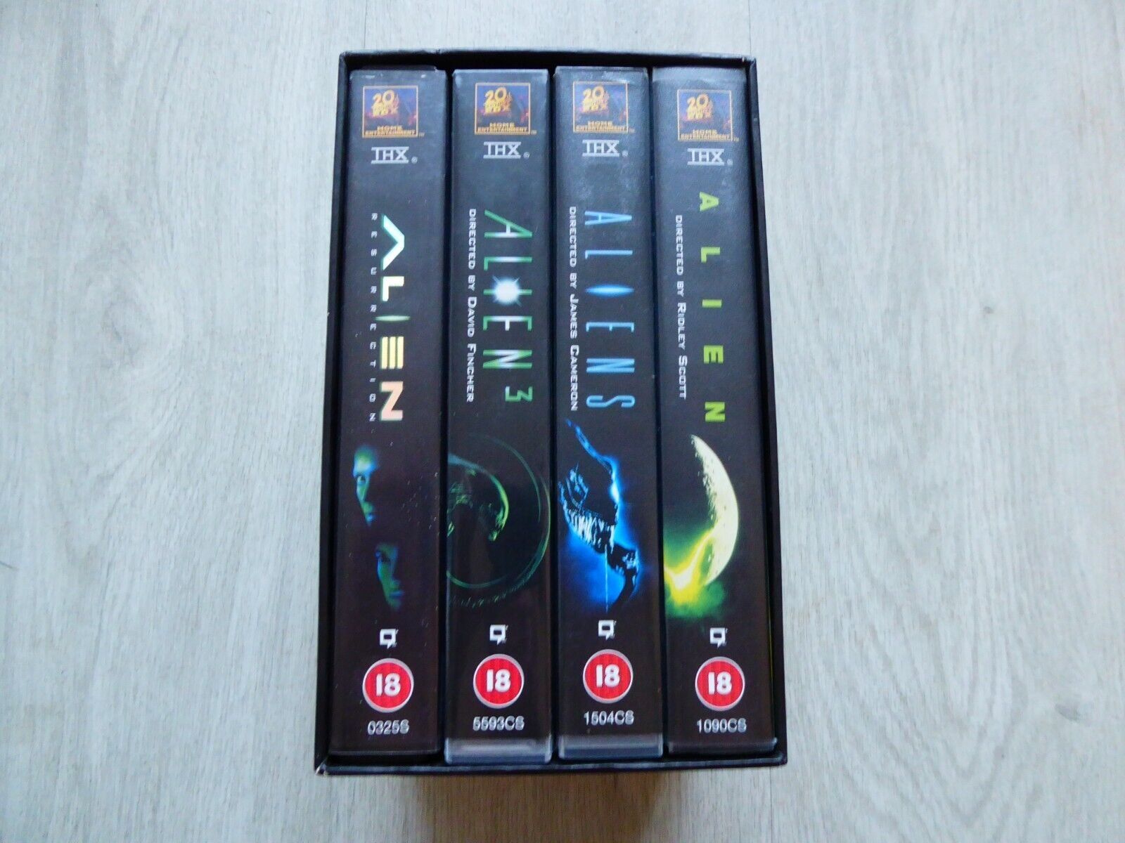 Aufnahmegeräte: ALIEN SAGA VHS BOXSET – Gebraucht aus Walchwil von