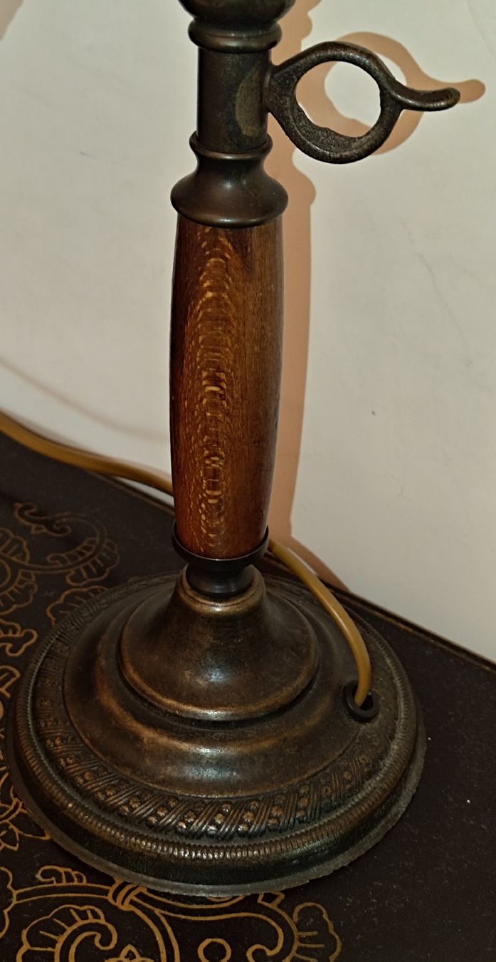 Tiffany & Co. Lampen: Lampada da tavolo Tiffany. Ottone brunito e bosso. 36 cm. – Gebraucht aus Lugano von fbo_82wg 1