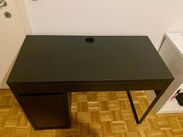 Ausziehbarer Tisch mit 6 Stühlen und einem Schreibtisch7