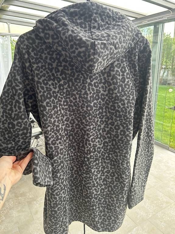 Giacche: langes Tigerjäckli Fleece – Usato da Niederbuchsiten venduto da idontknow. 1