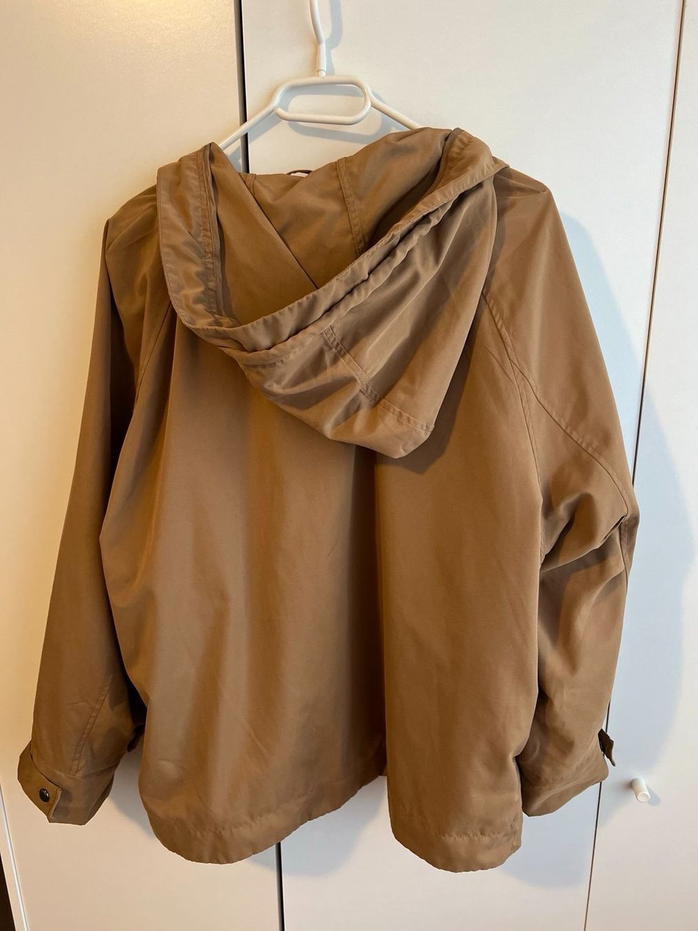 Lotti di vestiti: Frühlingsjacke mit Ledertasche – Usato da Basel venduto da M.M_ 9