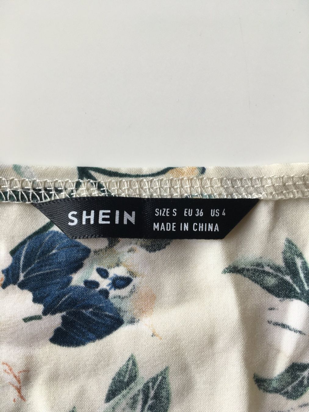 Shein Top: Crop top à fleurs beige - S/36 – Usato da Troinex venduto da Irisglo 2