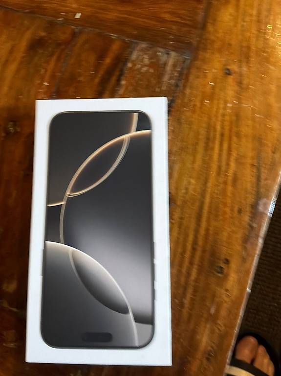 Telefoni cellulari / Smartphones: iPhone 16 pro Max en parfait états  – Usato da Marsens venduto da mch_9wkl 2