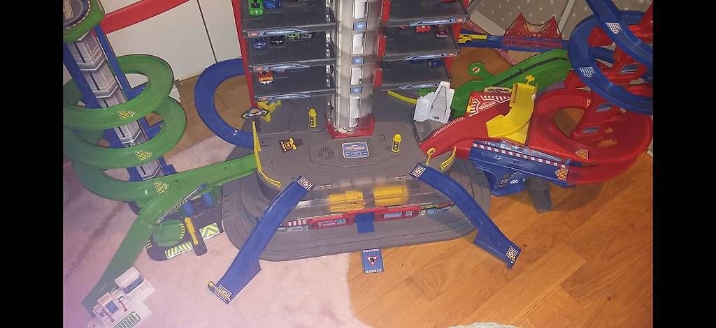 Spielzeuge: Parkhaus mit Lift – Gebraucht aus Wangen ZH von oky-doky 1