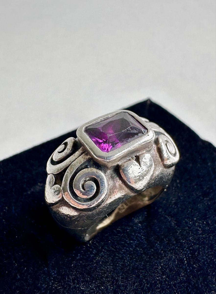 Anelli: Silverstar Silberring mit violettem Stein / Gr. 53 – Usato da Bern venduto da neon317 7