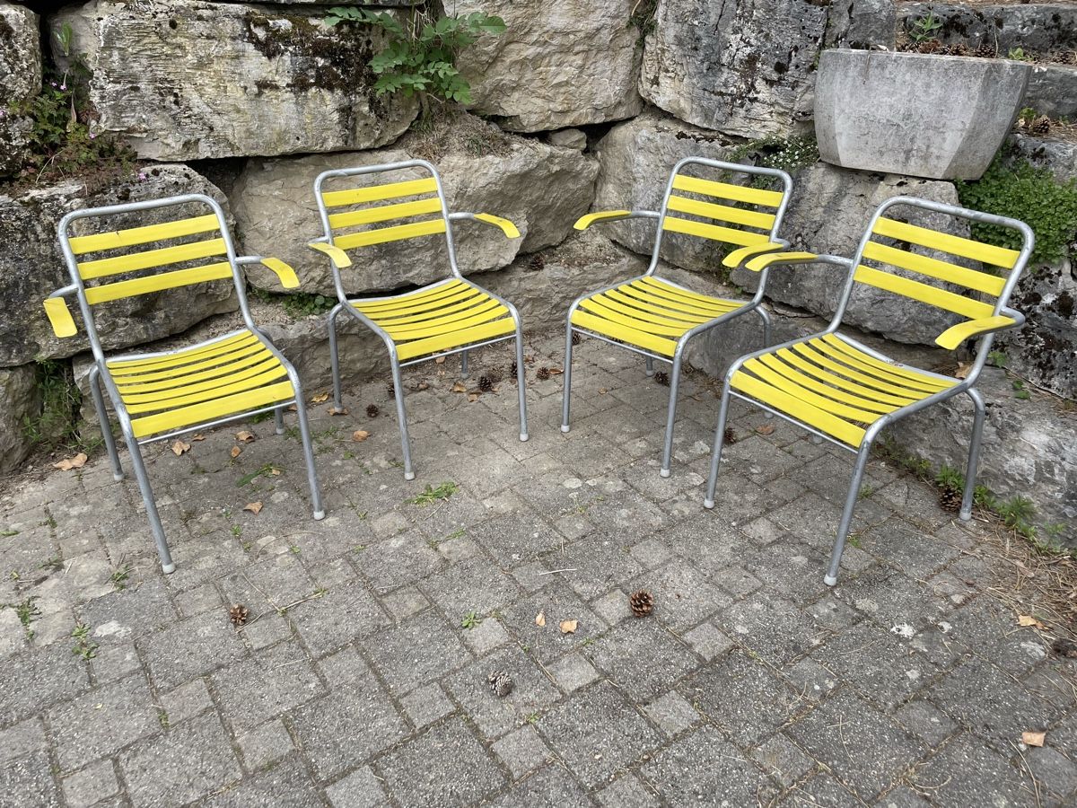 Sedie: 4 Chaises de jardin Vintage Jaune – Usato da Vallamand venduto da Bricbracbroc82