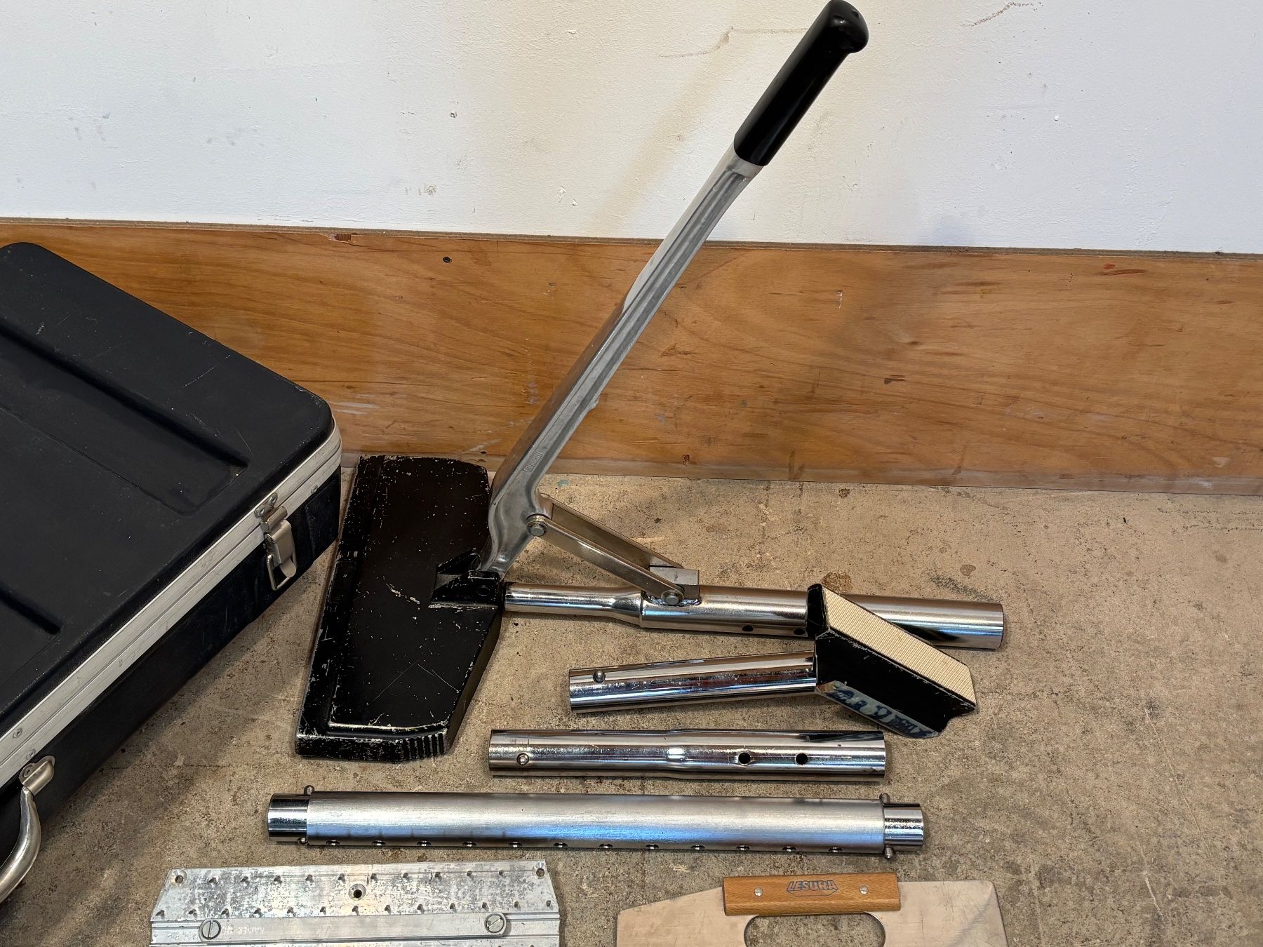 Tutti gli attrezzi: Beno J. Grundlach Teppichspanner Set XXL – Usato da Winterthur venduto da ReUse_Baumarkt 1