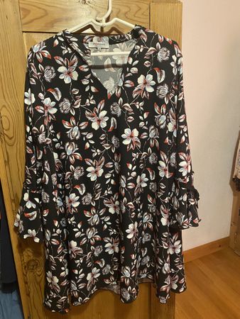 Robe Morgan taille 40 noire à fleurs