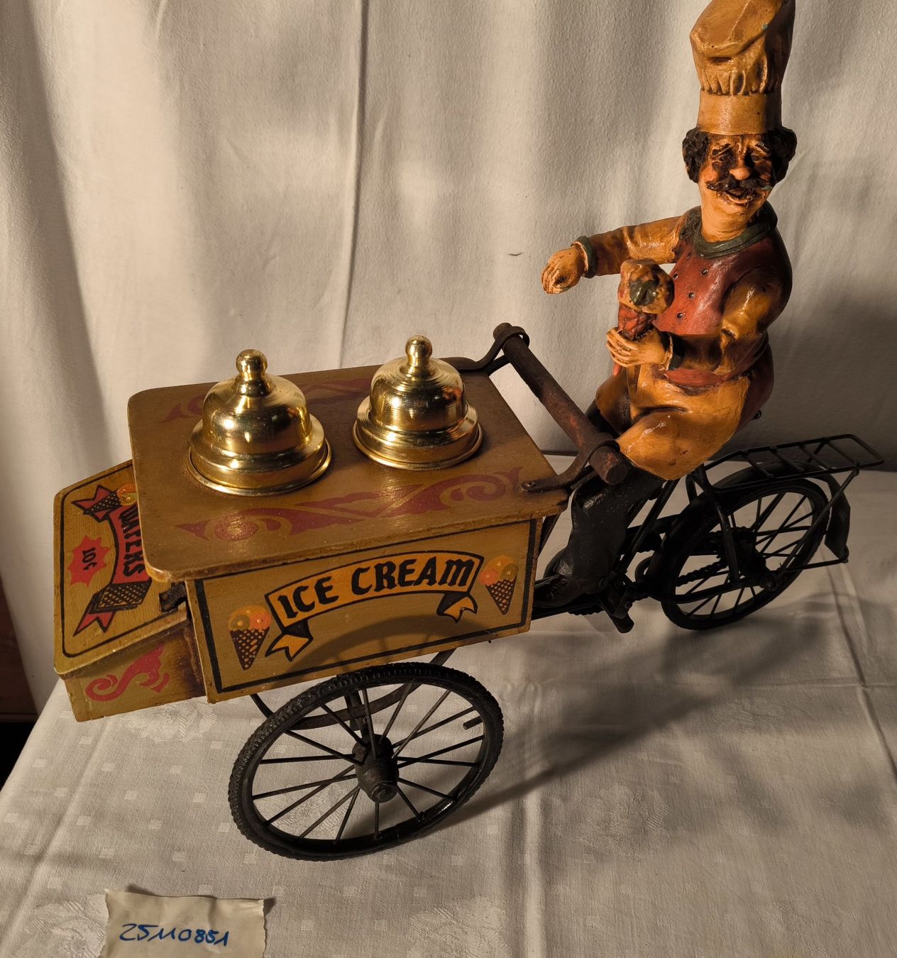 Figuren: Eisverkäufer Figur – Gebraucht aus Rorschacherberg von snOOpydOg11